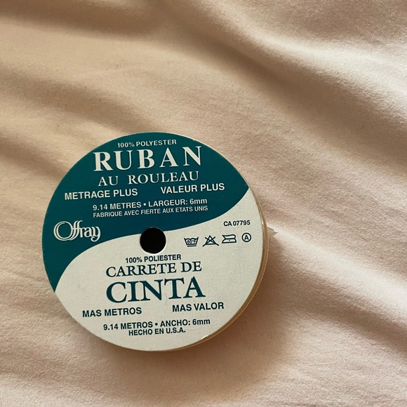 Vintage cream ribbon spool - Picture 3 of 3